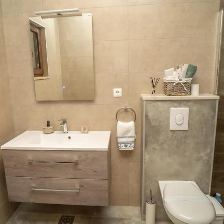 Ilir Villa Neum